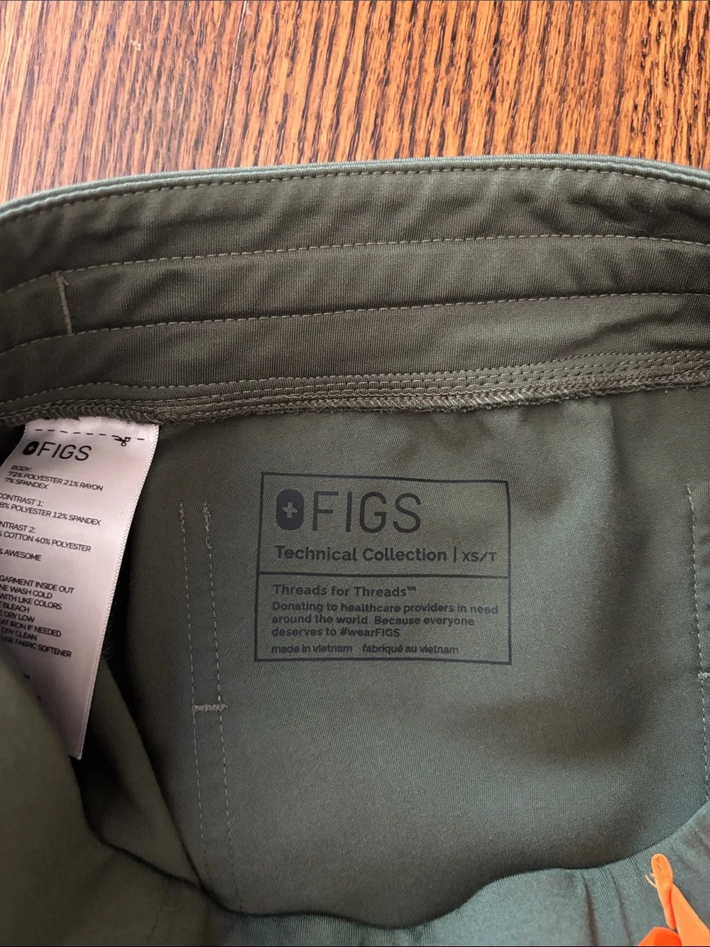 Figs set in Moss (can be sold separately) - top (s) & Zamora jogger (xs tall)